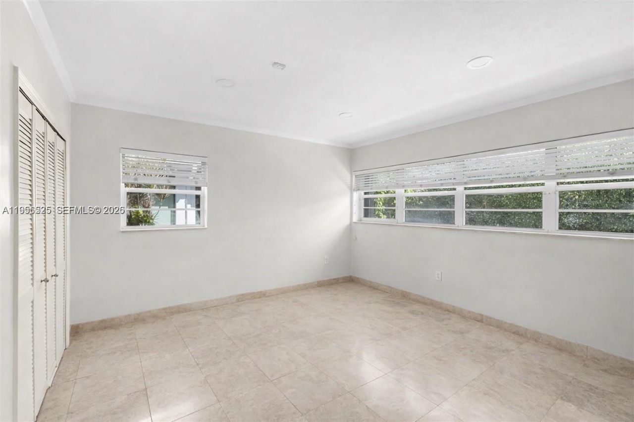 8801 Dickens Ave, Surfside, FL 33154 Photo