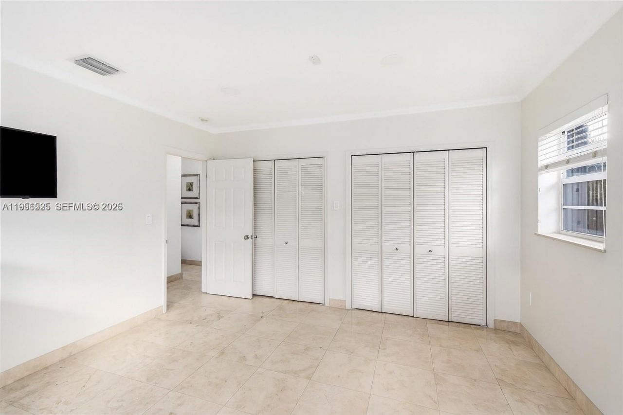 8801 Dickens Ave, Surfside, FL 33154 Photo