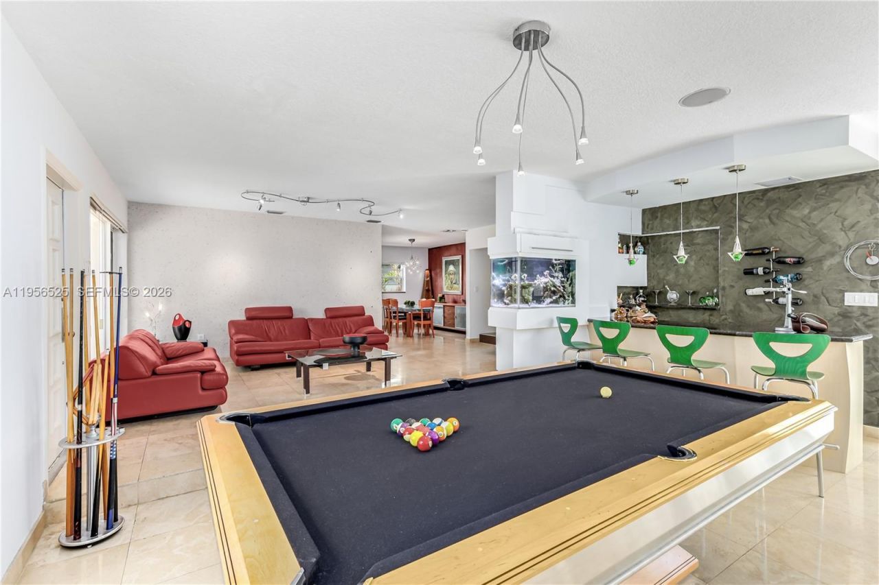 8801 Dickens Ave, Surfside, FL 33154 Photo