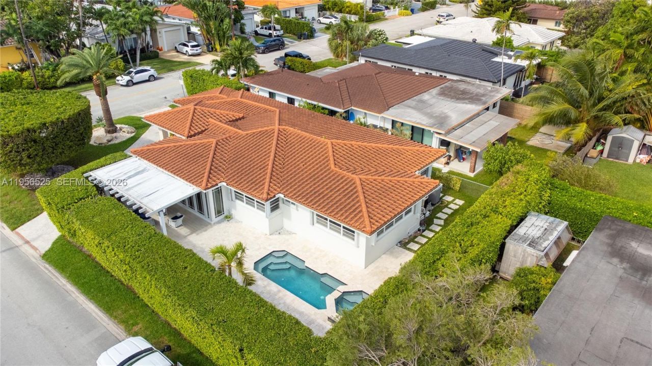 8801 Dickens Ave, Surfside, FL 33154 Photo