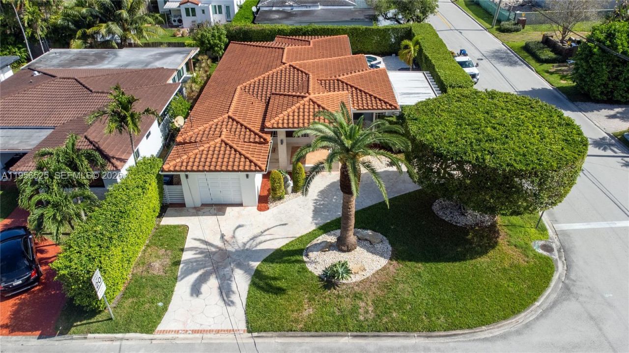 8801 Dickens Ave, Surfside, FL 33154 Photo