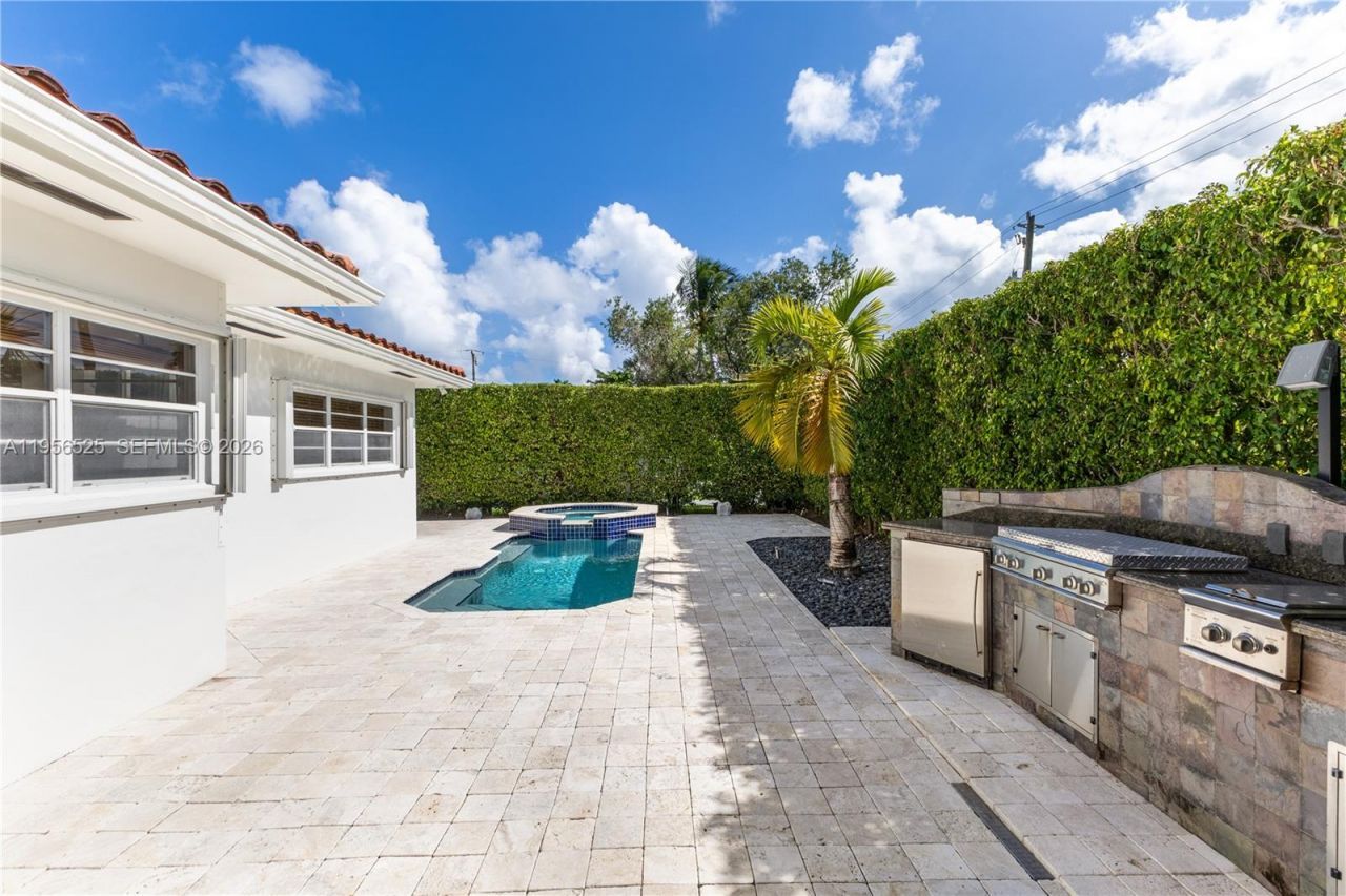 8801 Dickens Ave, Surfside, FL 33154 Photo