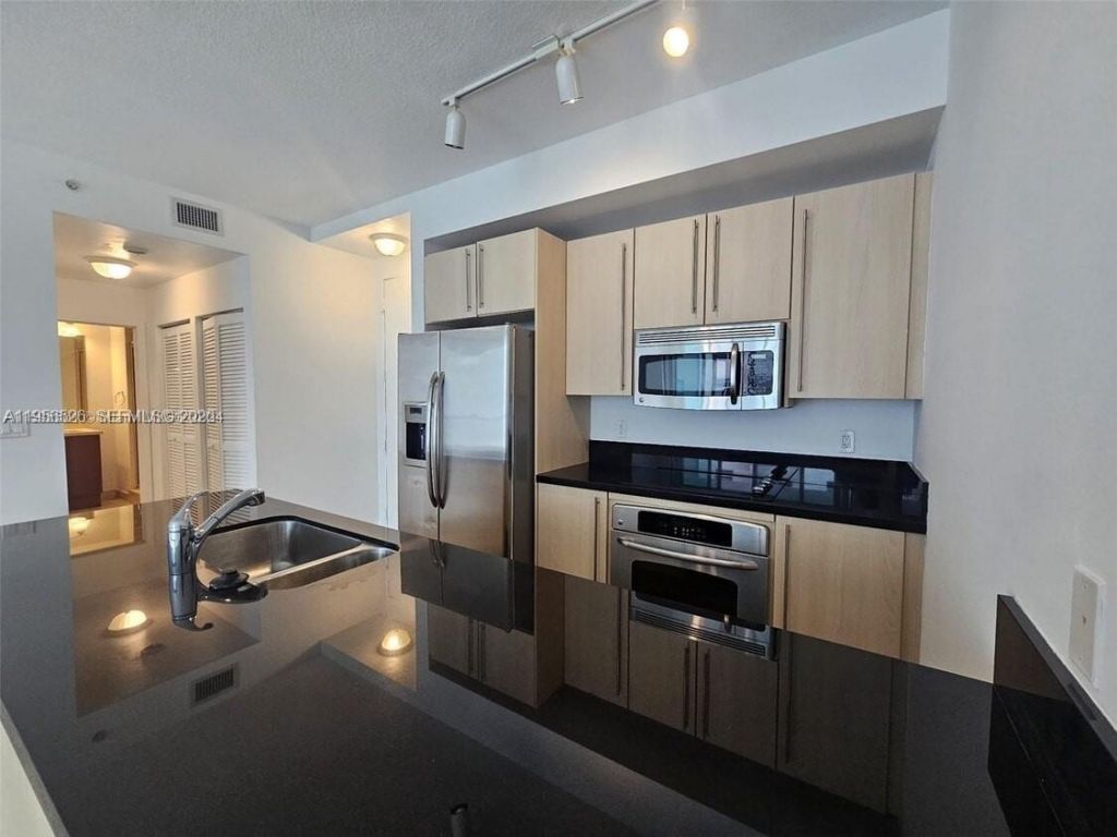 1111 SW 1st Ave, Unit 1422-N, Miami, FL 33130 Photo