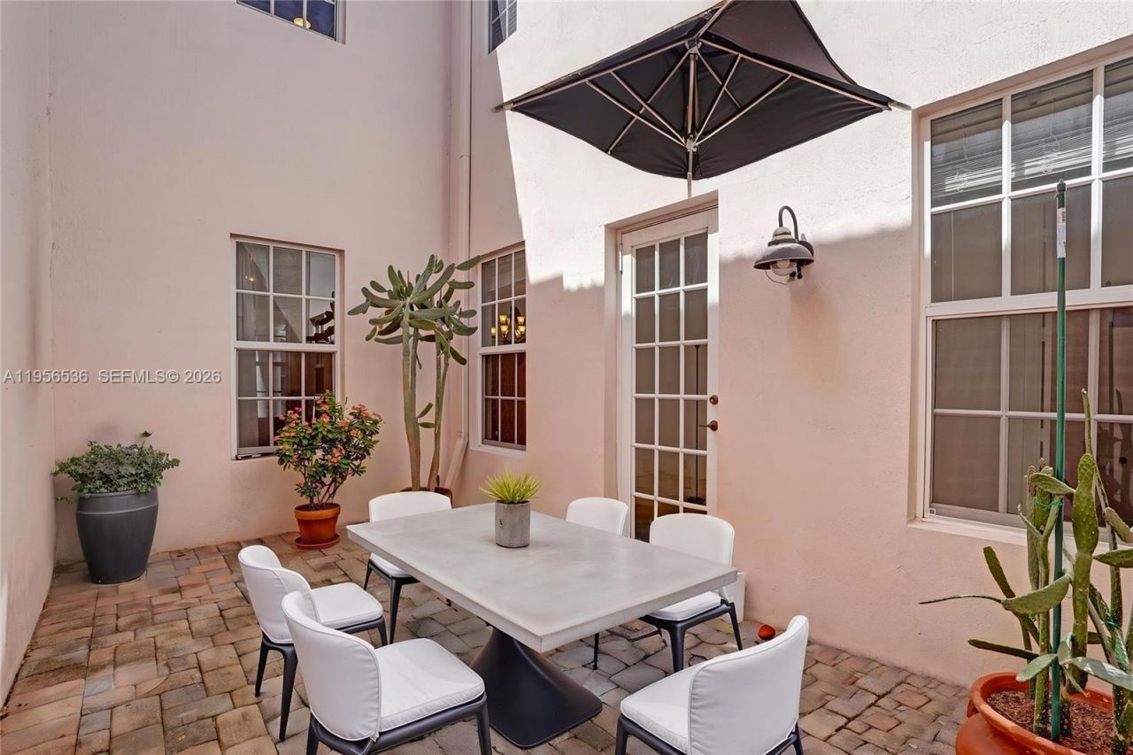 8335 NW 8th Ter, Boca Raton, FL 33487 Photo