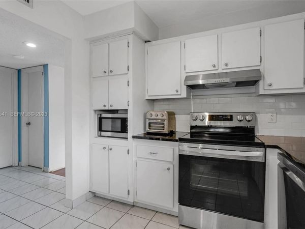 182 Lakeview Dr, Unit 204, Weston, FL 33326