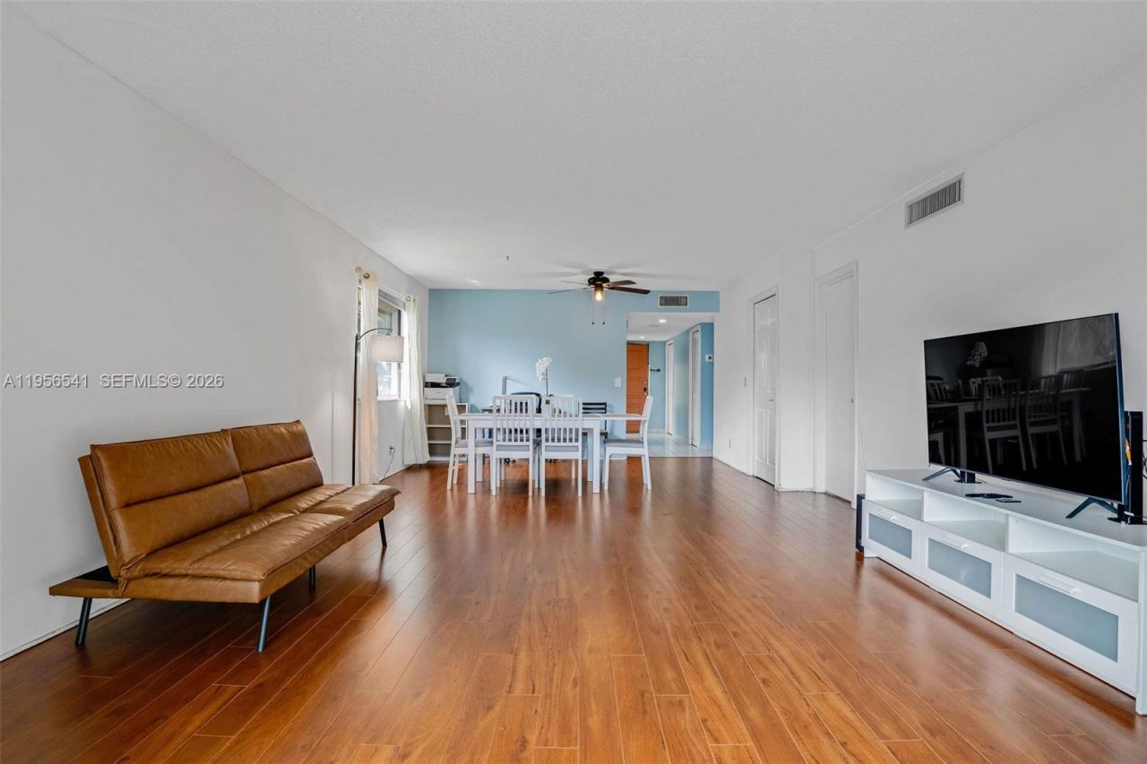 182 Lakeview Dr, Unit 204, Weston, FL 33326 Photo