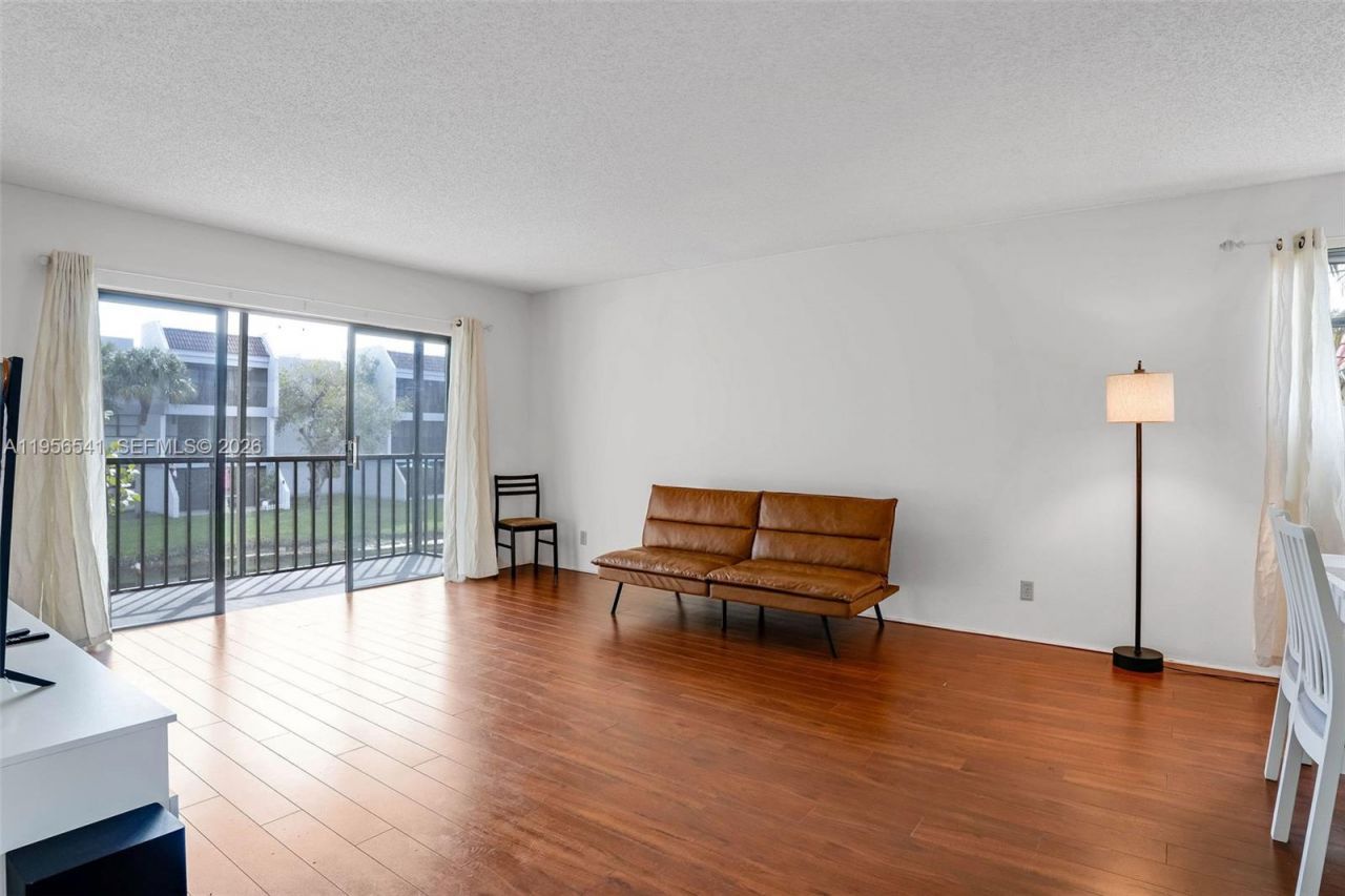 182 Lakeview Dr, Unit 204, Weston, FL 33326 Photo