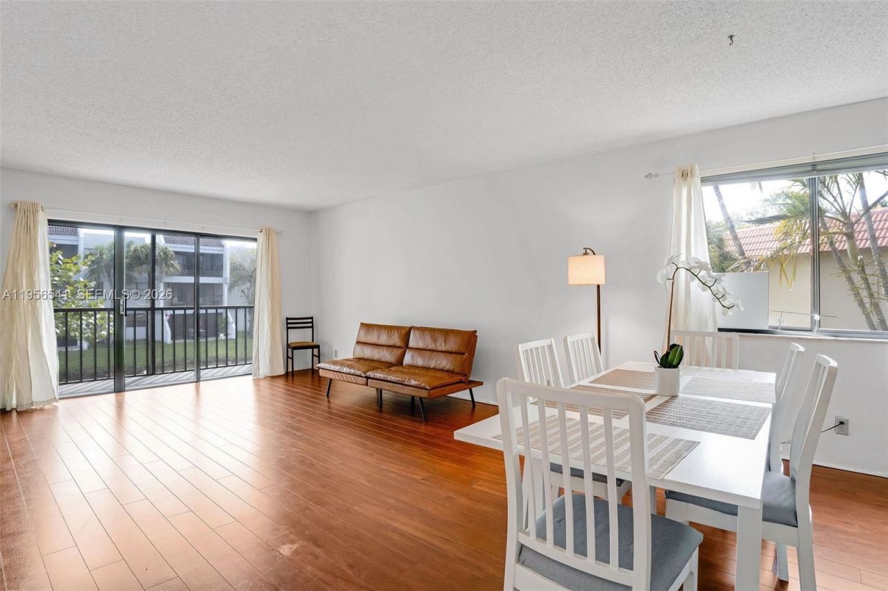 182 Lakeview Dr, Unit 204, Weston, FL 33326 Photo