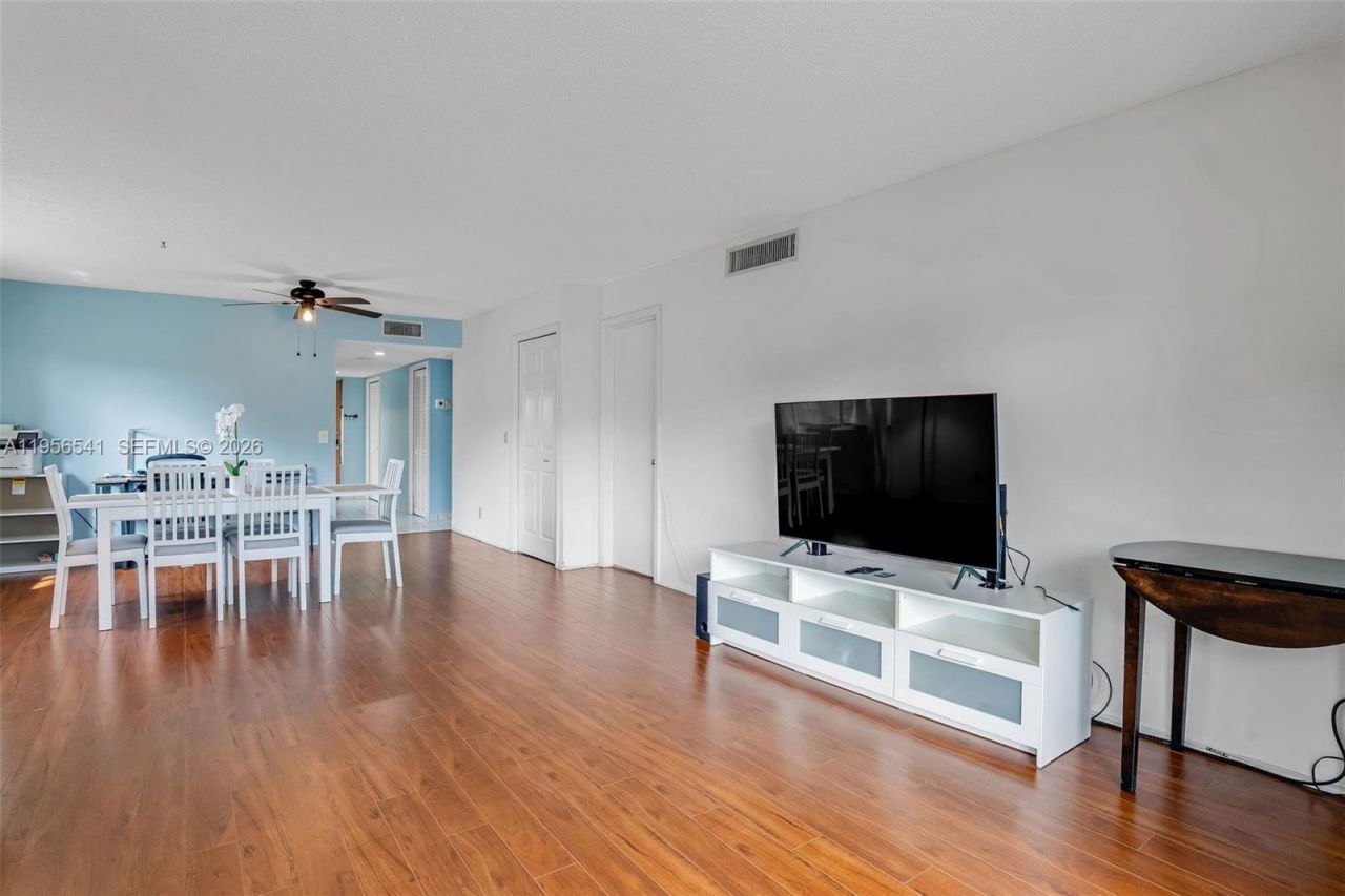 182 Lakeview Dr, Unit 204, Weston, FL 33326 Photo