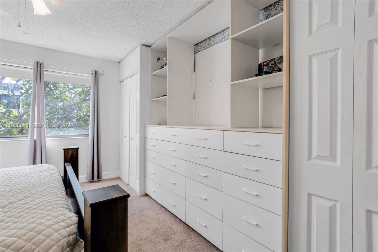 182 Lakeview Dr, Unit 204, Weston, FL 33326 Photo