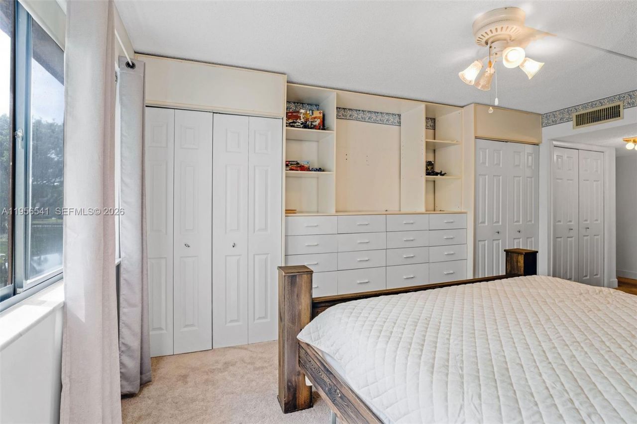 182 Lakeview Dr, Unit 204, Weston, FL 33326 Photo