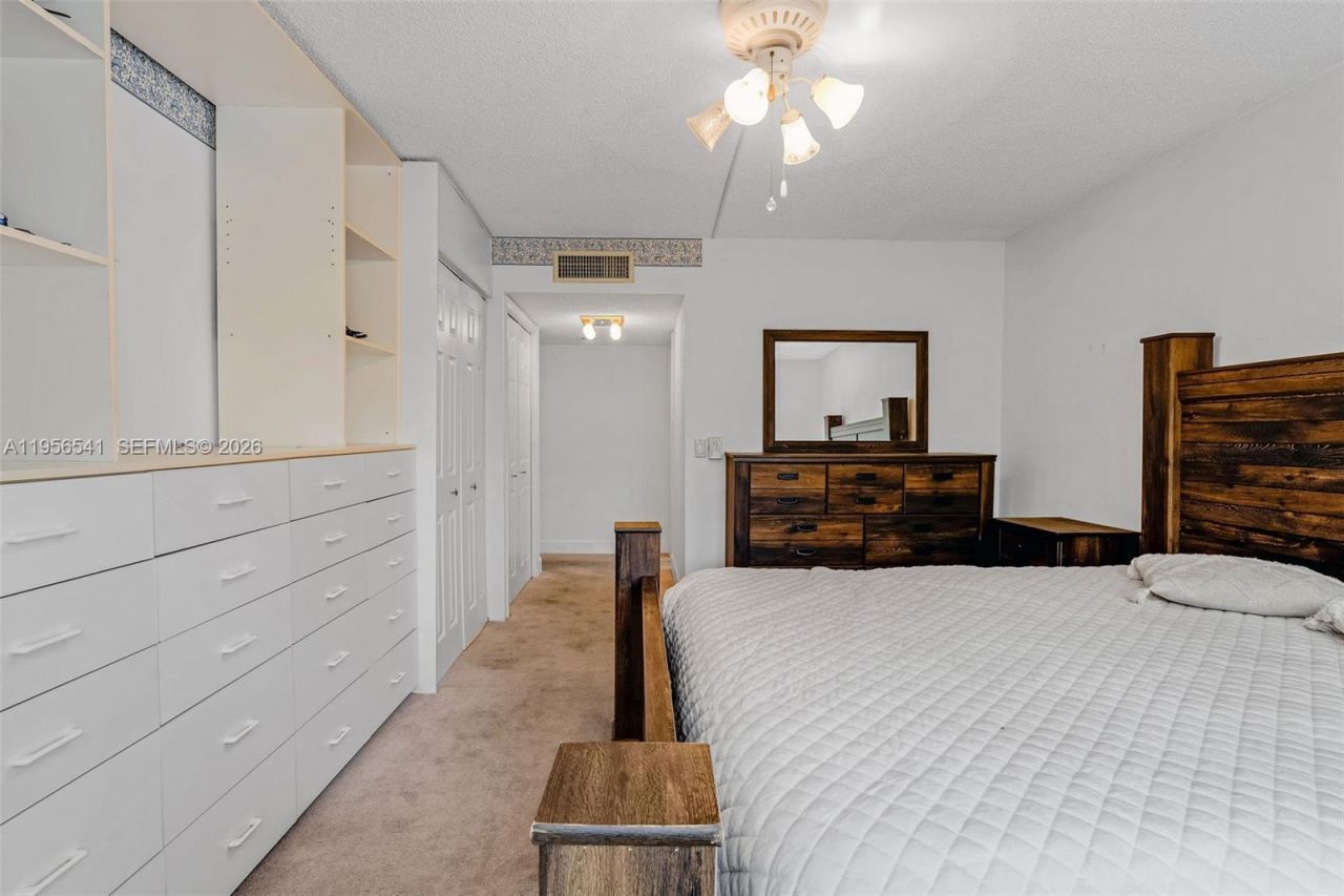 182 Lakeview Dr, Unit 204, Weston, FL 33326 Photo