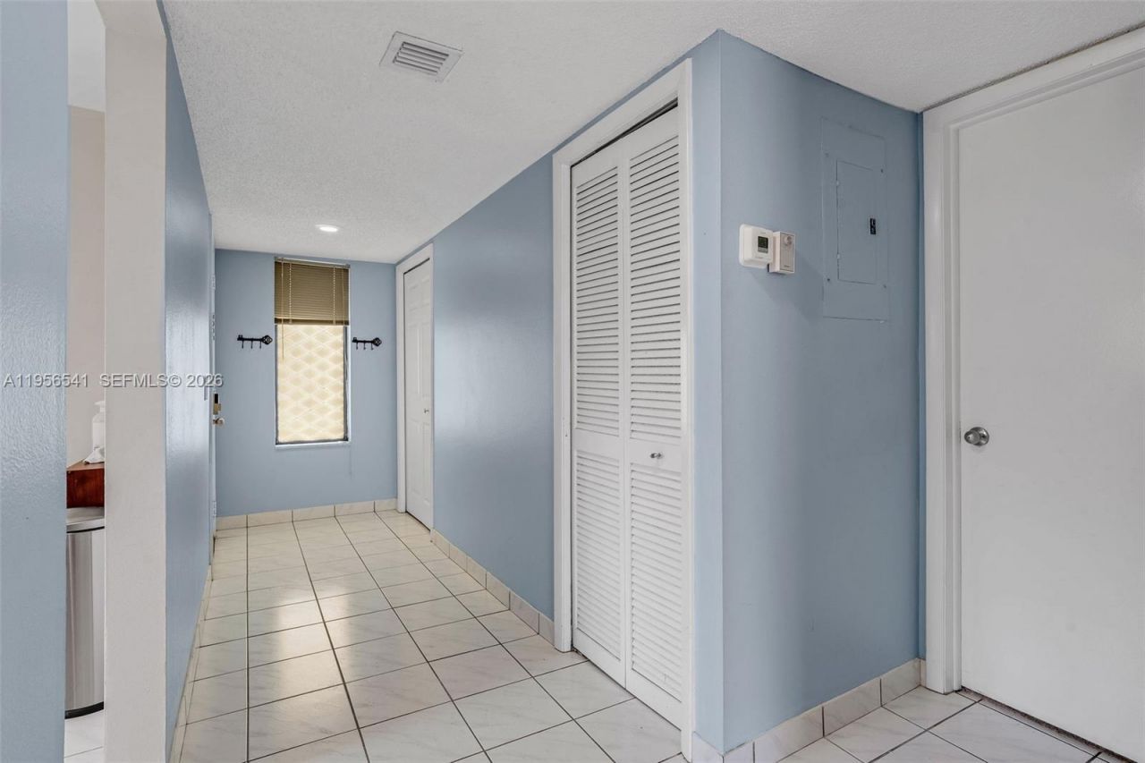 182 Lakeview Dr, Unit 204, Weston, FL 33326 Photo