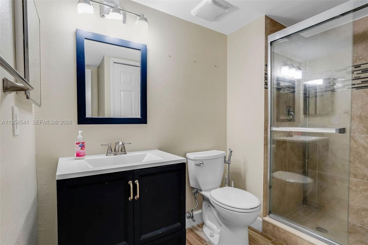 182 Lakeview Dr, Unit 204, Weston, FL 33326 Photo