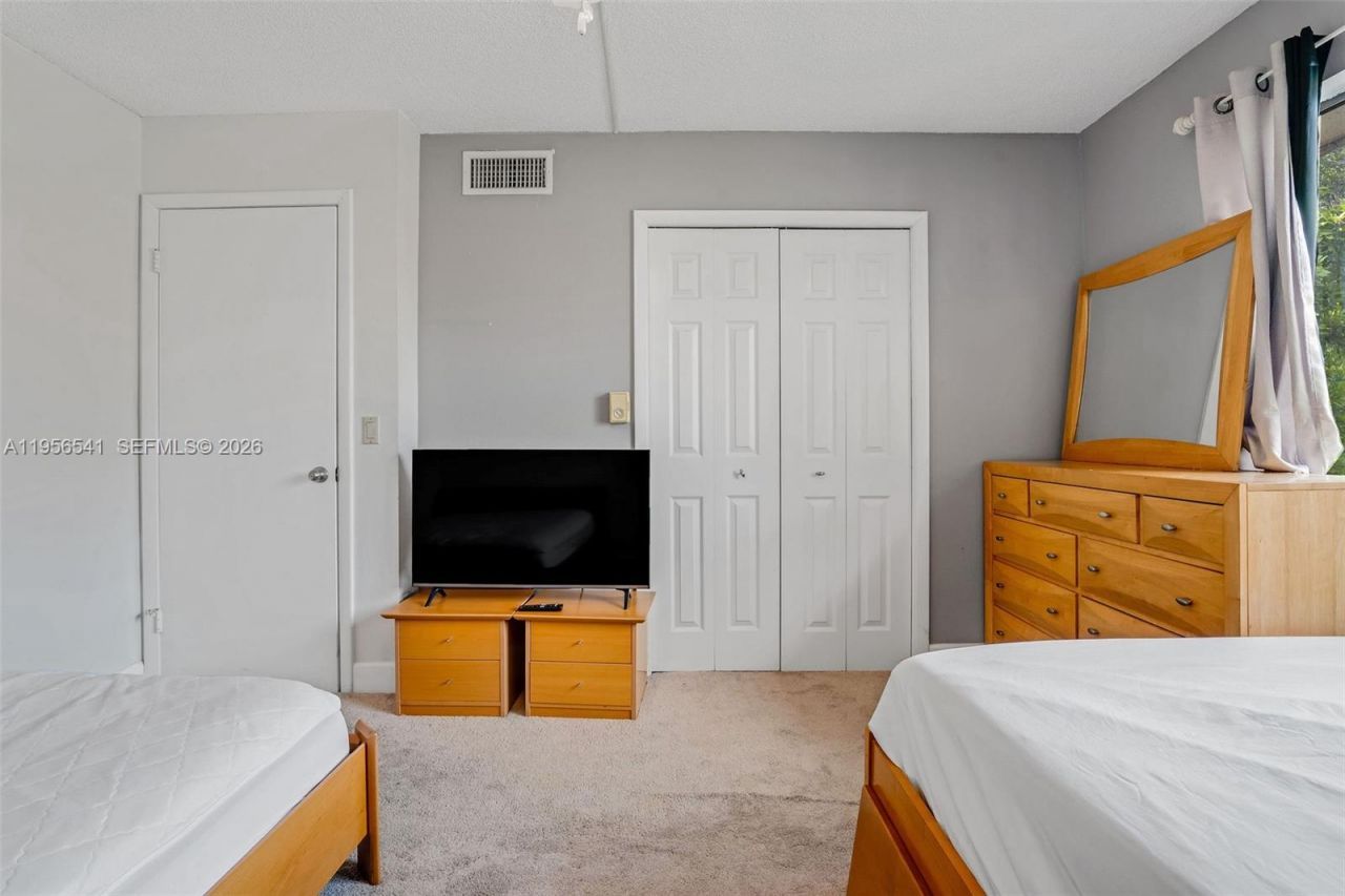 182 Lakeview Dr, Unit 204, Weston, FL 33326 Photo