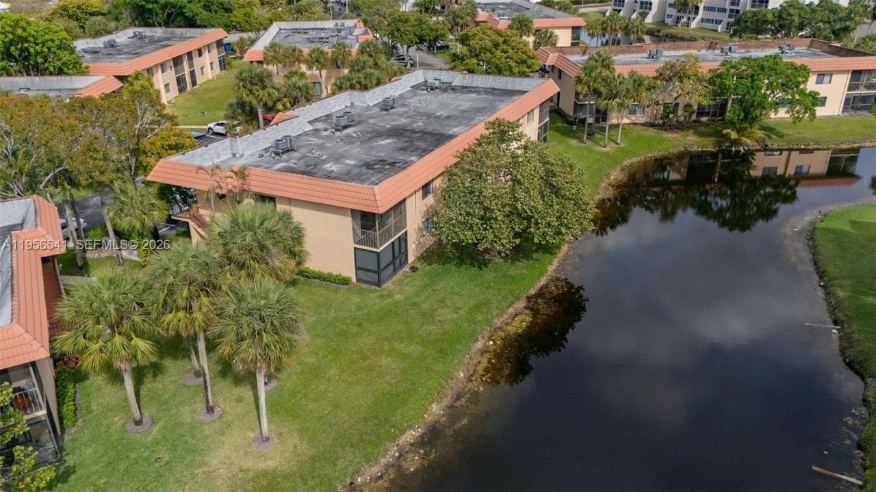 182 Lakeview Dr, Unit 204, Weston, FL 33326 Photo