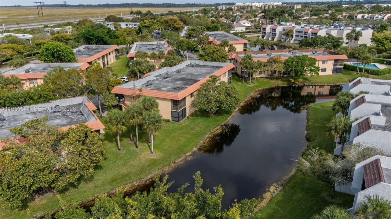 182 Lakeview Dr, Unit 204, Weston, FL 33326 Photo