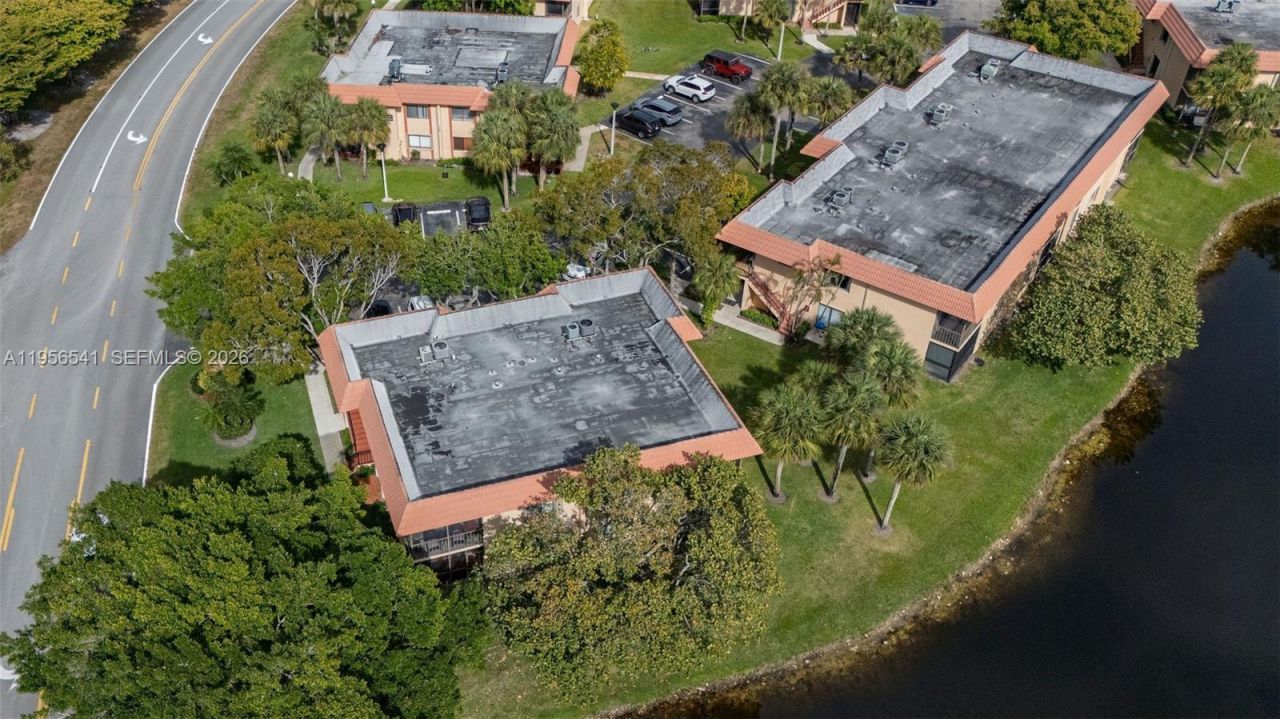 182 Lakeview Dr, Unit 204, Weston, FL 33326 Photo