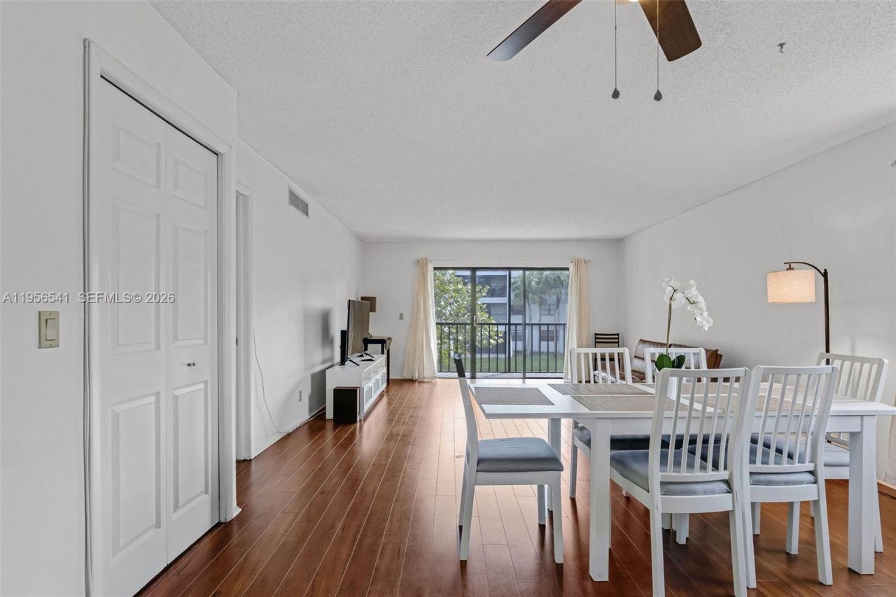 182 Lakeview Dr, Unit 204, Weston, FL 33326 Photo