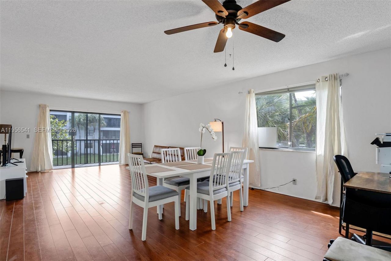 182 Lakeview Dr, Unit 204, Weston, FL 33326 Photo