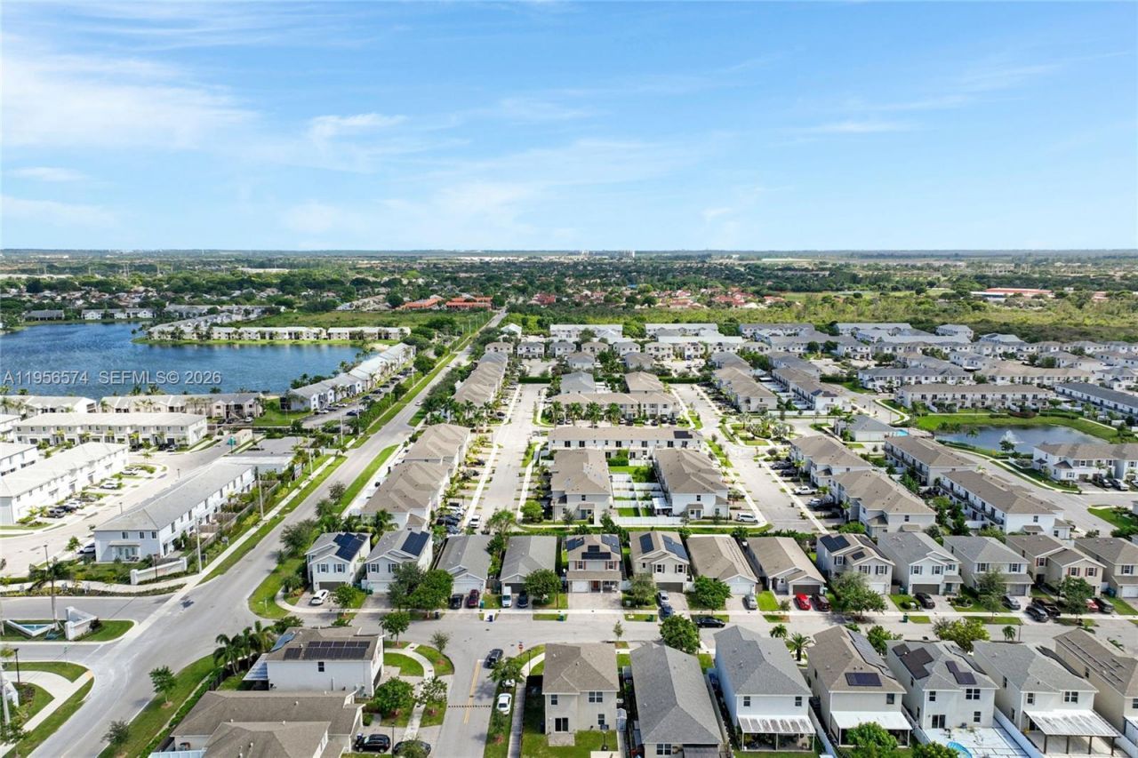 572 NE 6th Pl, Homestead, FL 33034 Photo