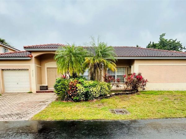 21523 SW 90th Ave, Cutler Bay, FL 33189