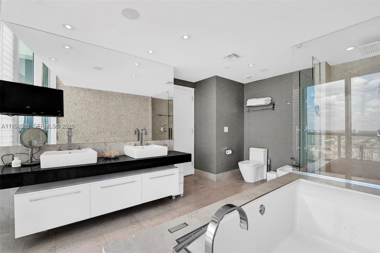 17121 Collins Ave, Unit 2608, Sunny Isles Beach, FL 33160 Photo