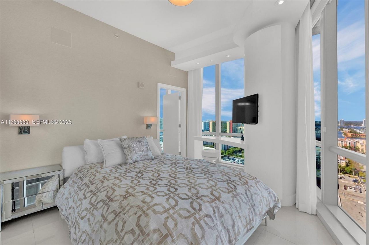 17121 Collins Ave , Unit 2608, Sunny Isles Beach, FL 33160 Photo