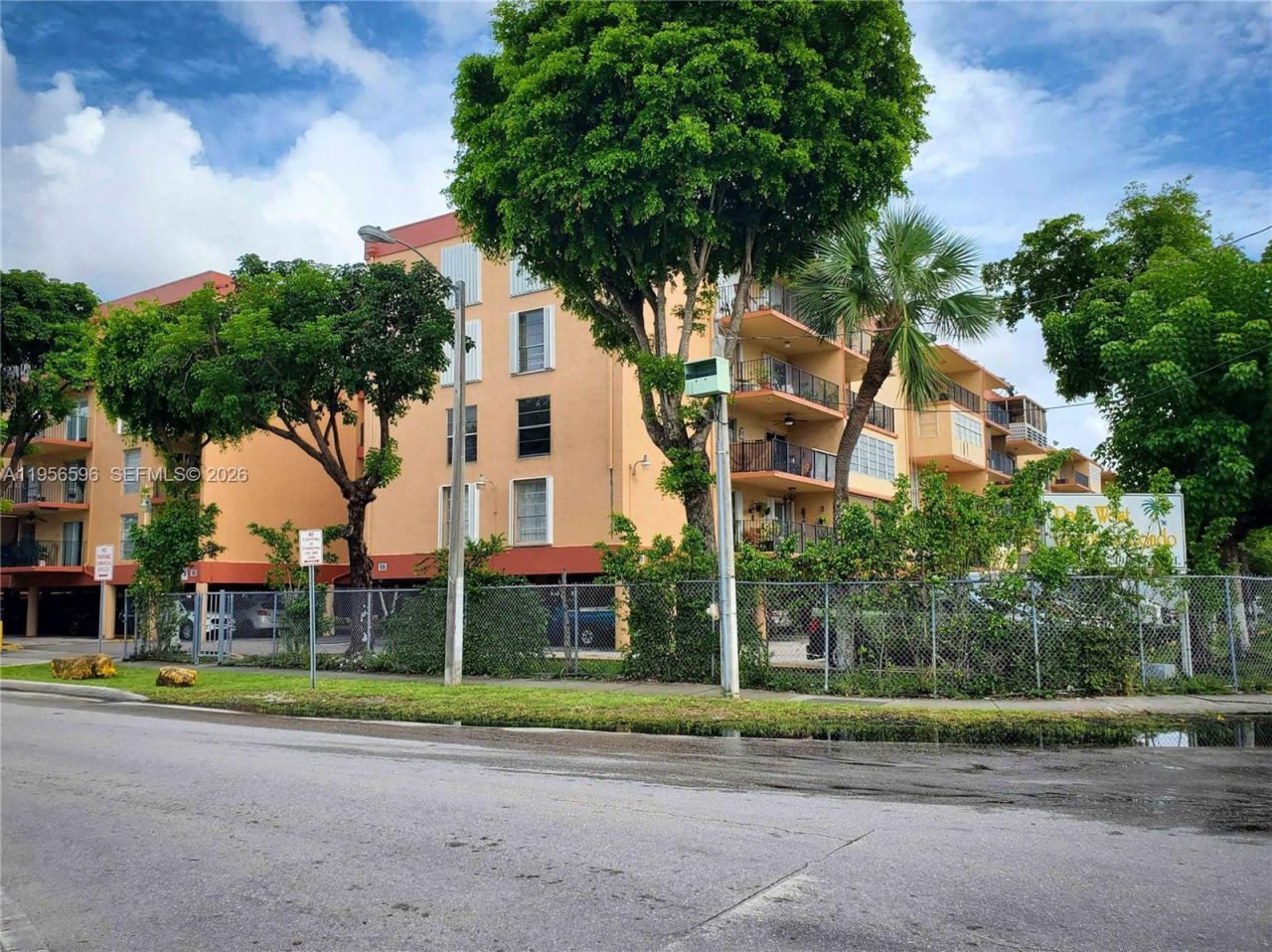 1990 W 56th St, Unit 1216, Hialeah, FL 33012 Photo