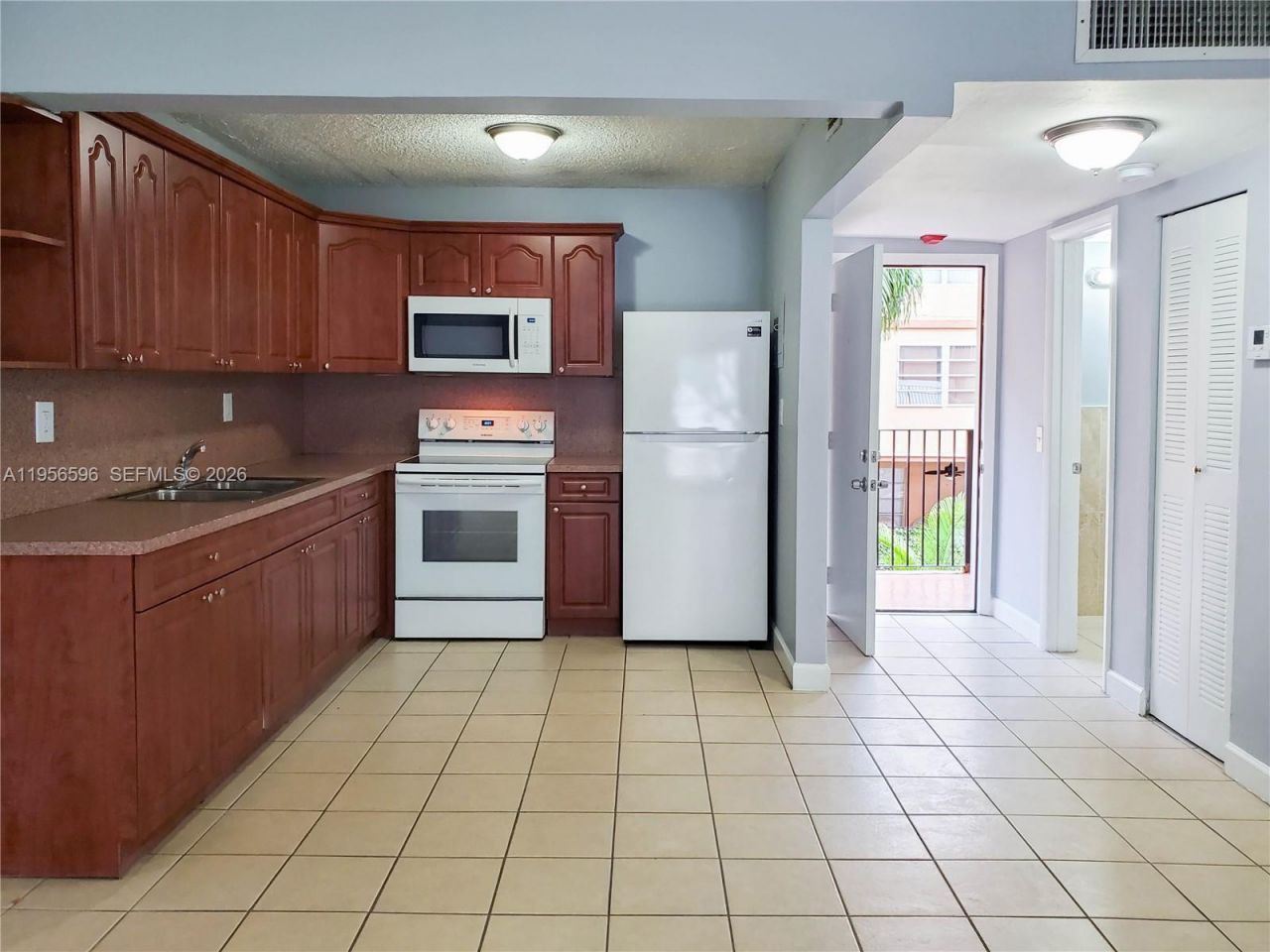 1990 W 56th St, Unit 1216, Hialeah, FL 33012 Photo