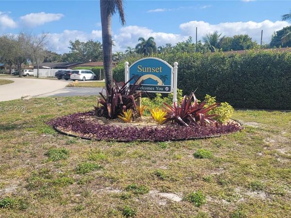 3644 SW 21st St, Fort Lauderdale, FL 33312