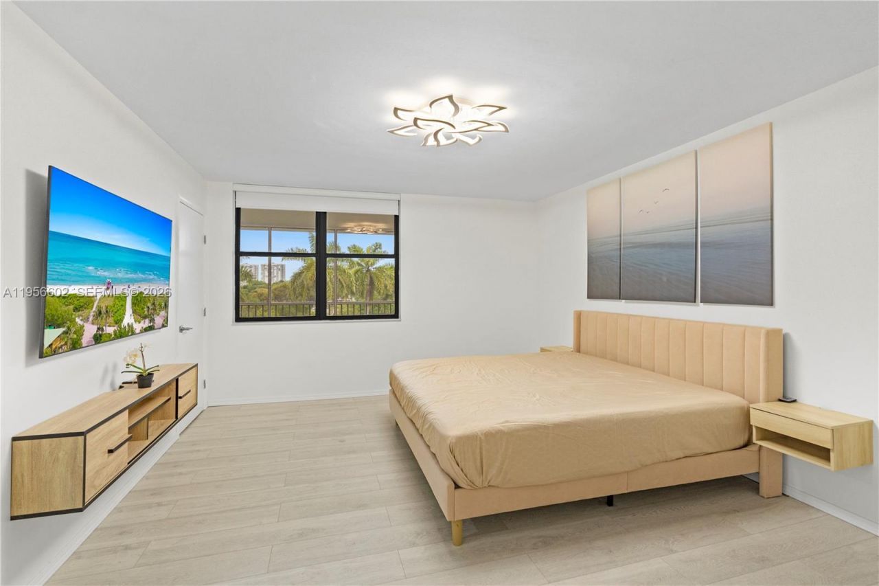 3440 NE 192nd St, Unit 5P-A, Aventura, FL 33180 Photo