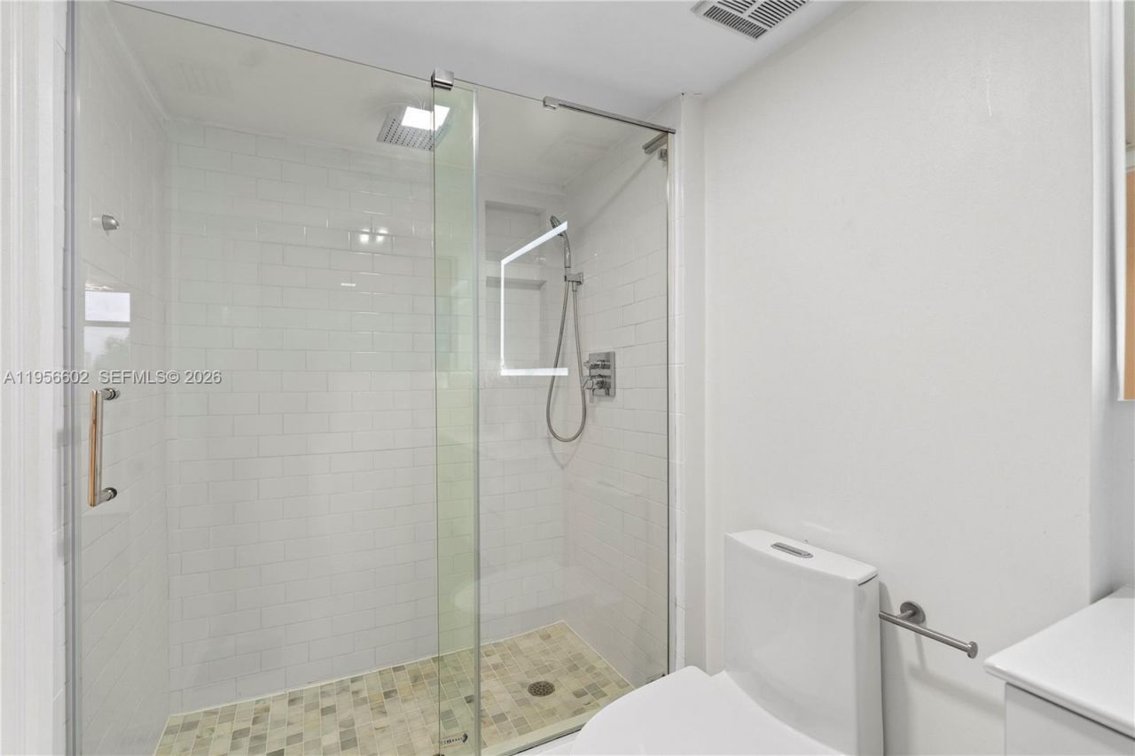 3440 NE 192nd St, Unit 5P-A, Aventura, FL 33180 Photo