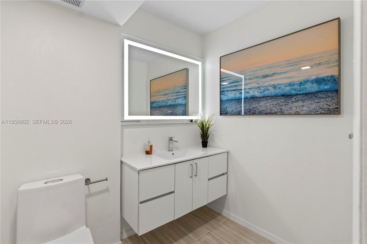 3440 NE 192nd St, Unit 5P-A, Aventura, FL 33180 Photo