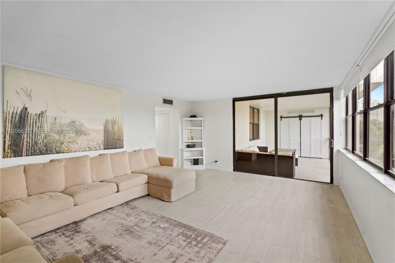 3440 NE 192nd St, Unit 5P-A, Aventura, FL 33180 Photo