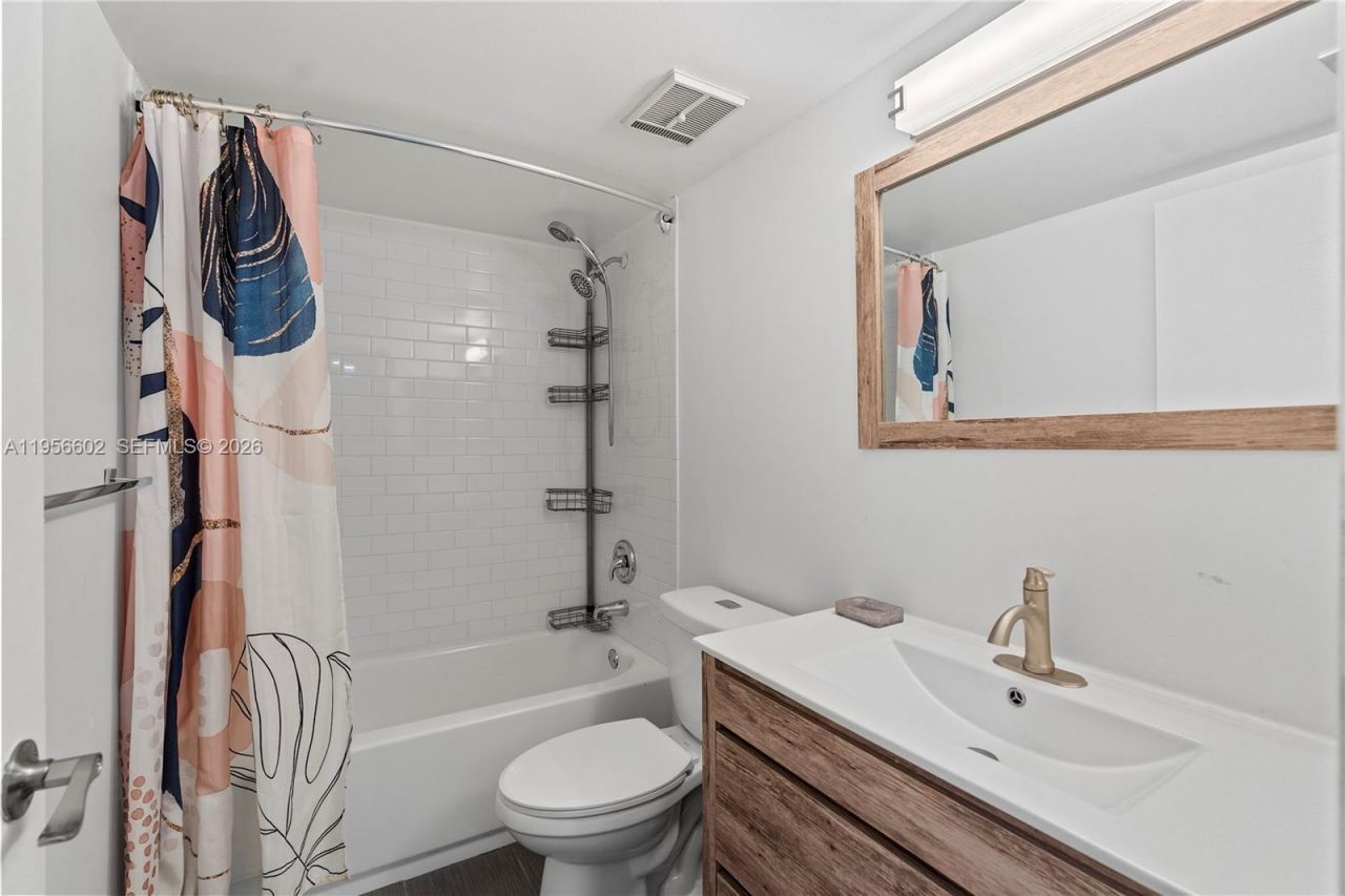 3440 NE 192nd St, Unit 5P-A, Aventura, FL 33180 Photo