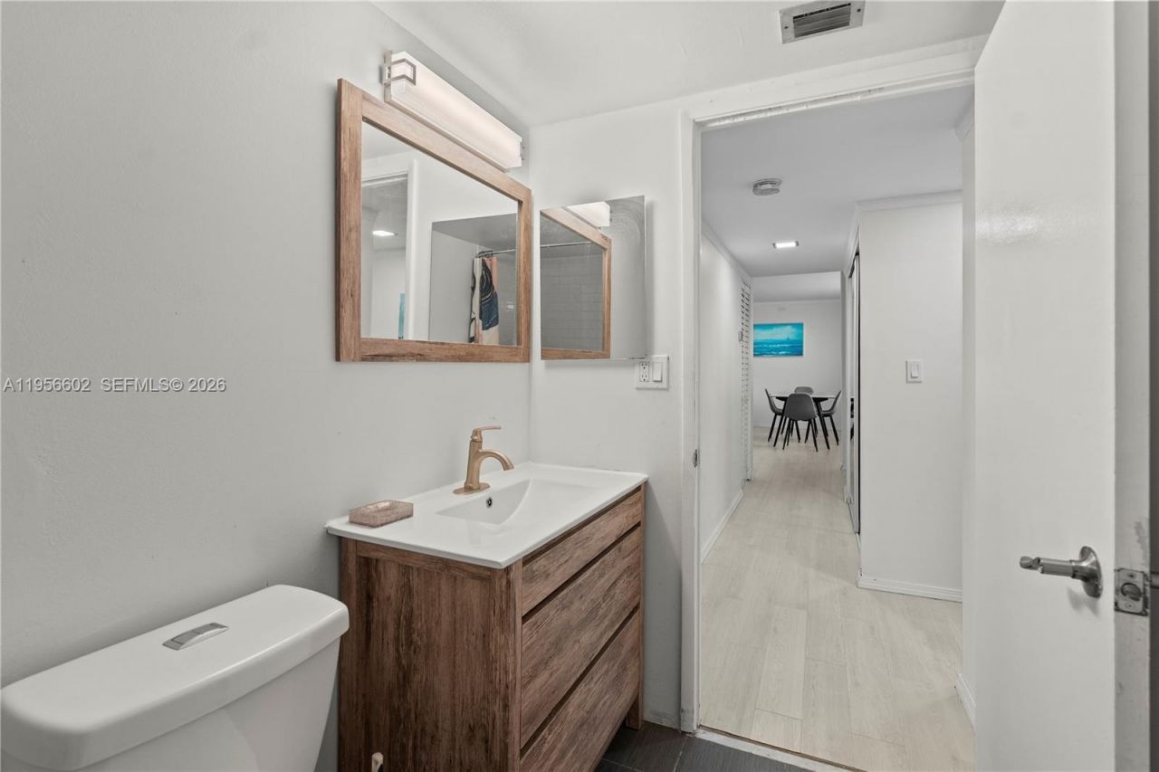 3440 NE 192nd St, Unit 5P-A, Aventura, FL 33180 Photo