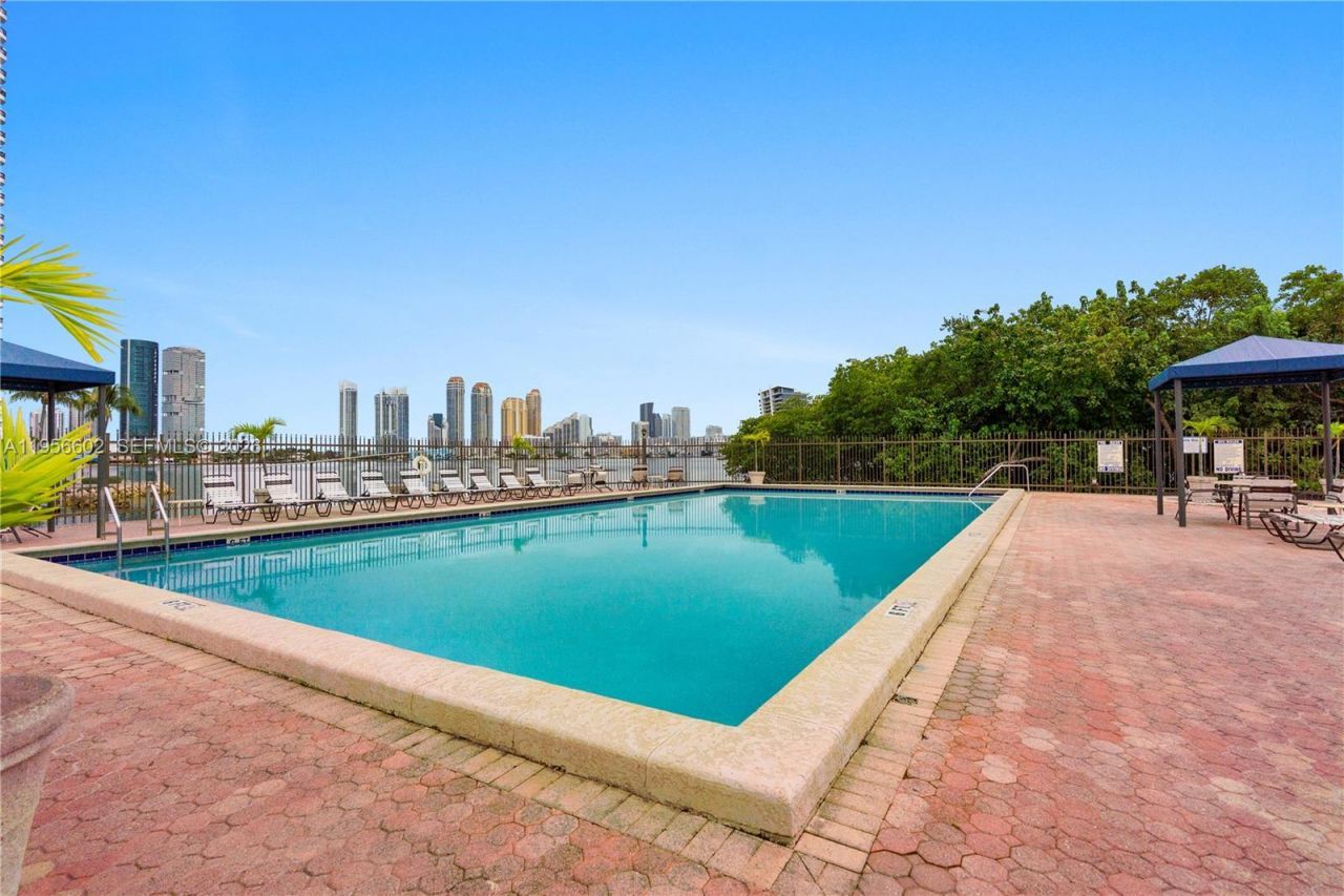 3440 NE 192nd St, Unit 5P-A, Aventura, FL 33180 Photo