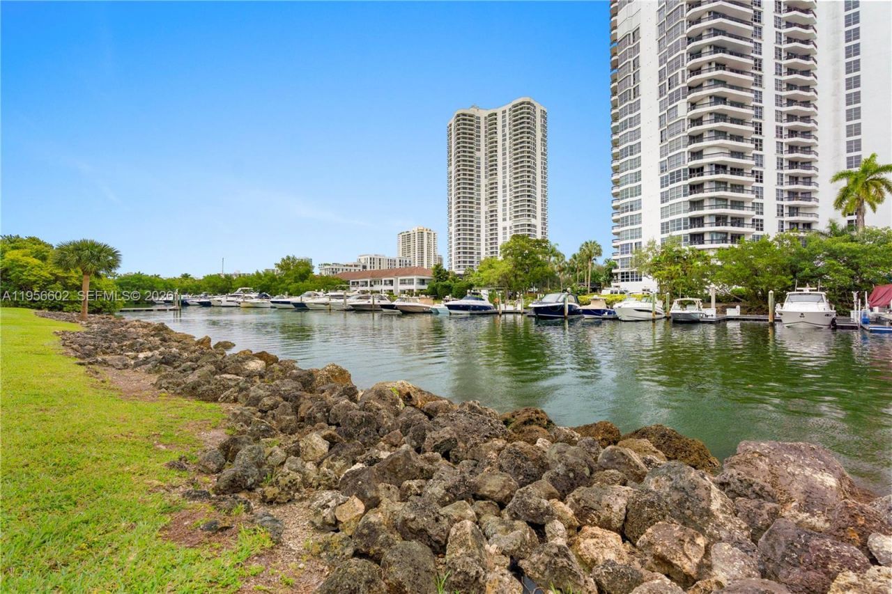 3440 NE 192nd St, Unit 5P-A, Aventura, FL 33180 Photo