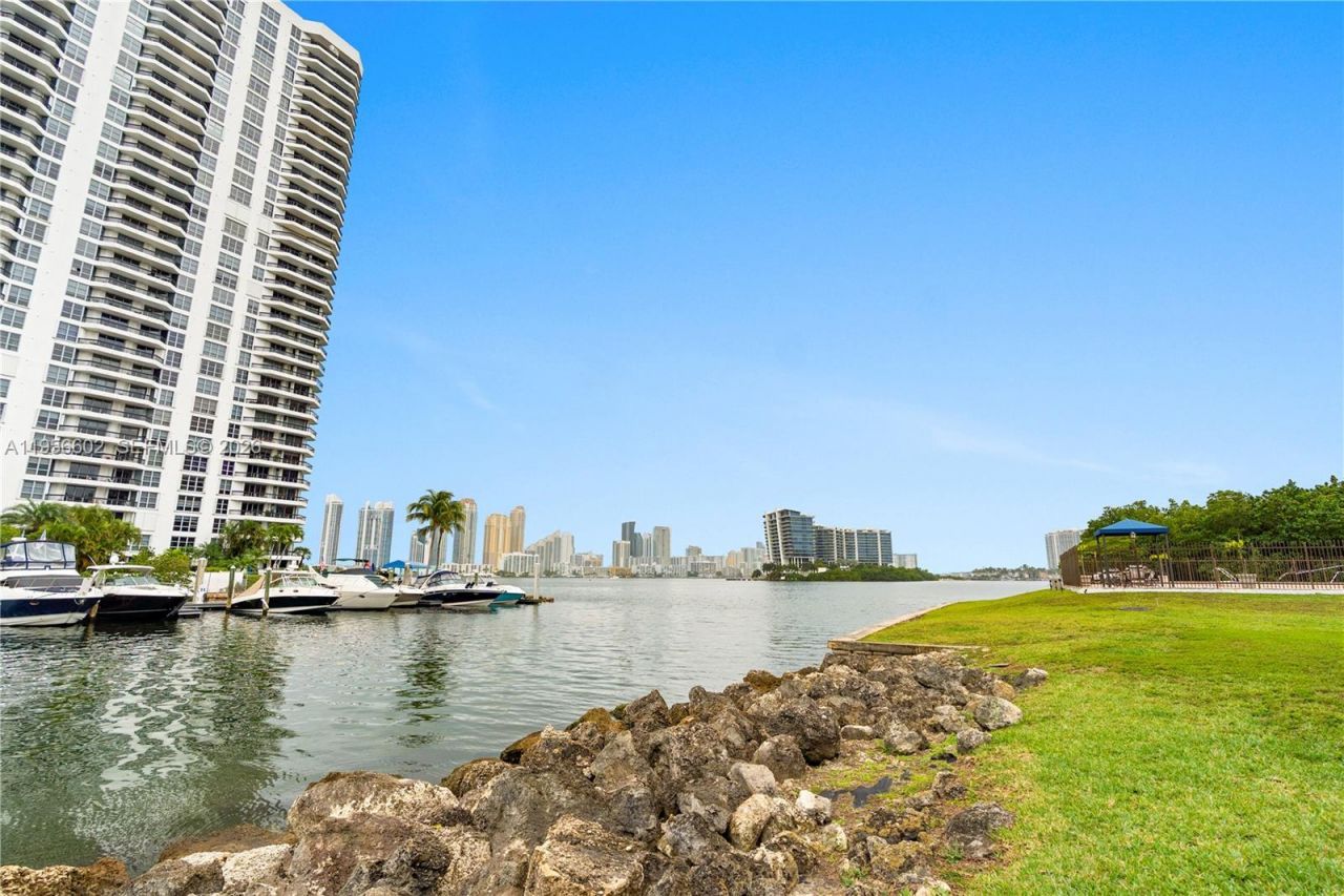 3440 NE 192nd St, Unit 5P-A, Aventura, FL 33180 Photo