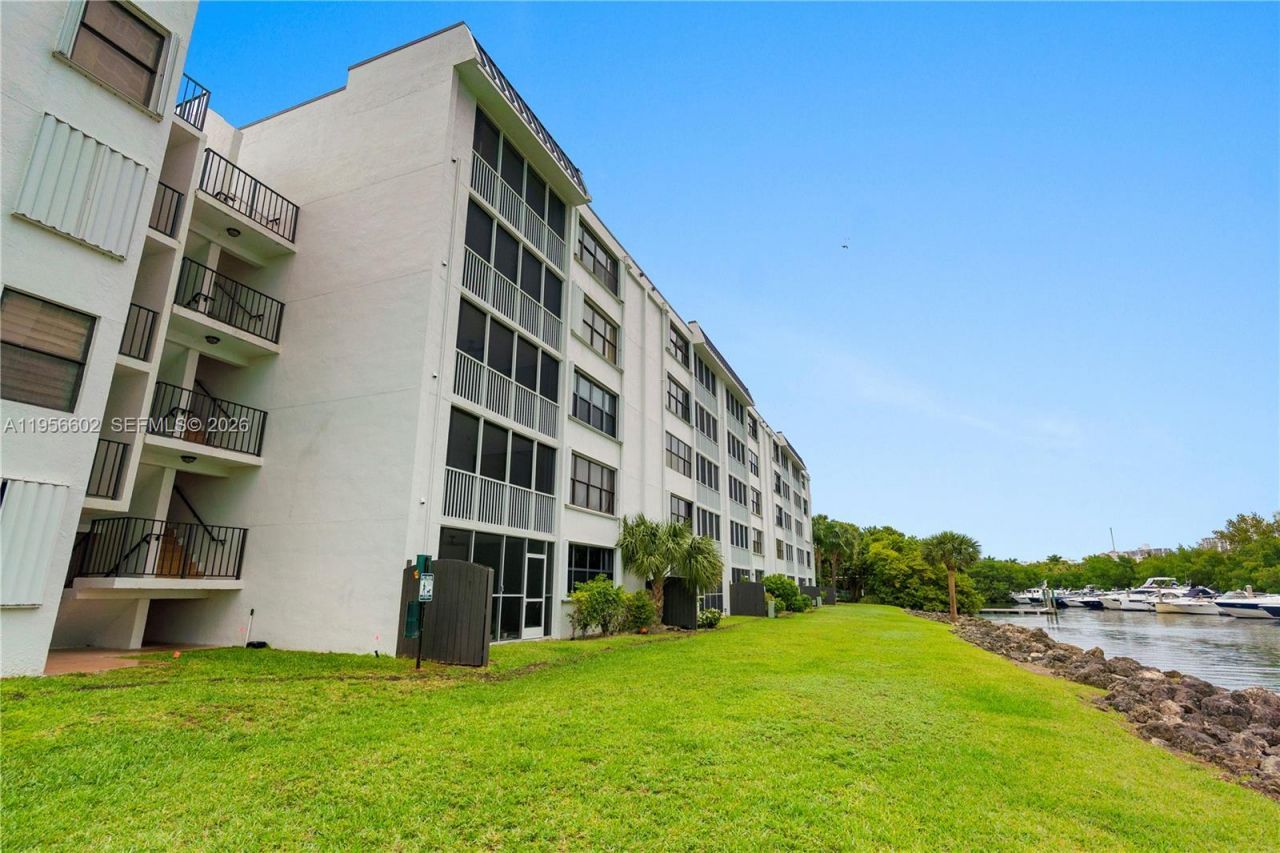 3440 NE 192nd St, Unit 5P-A, Aventura, FL 33180 Photo