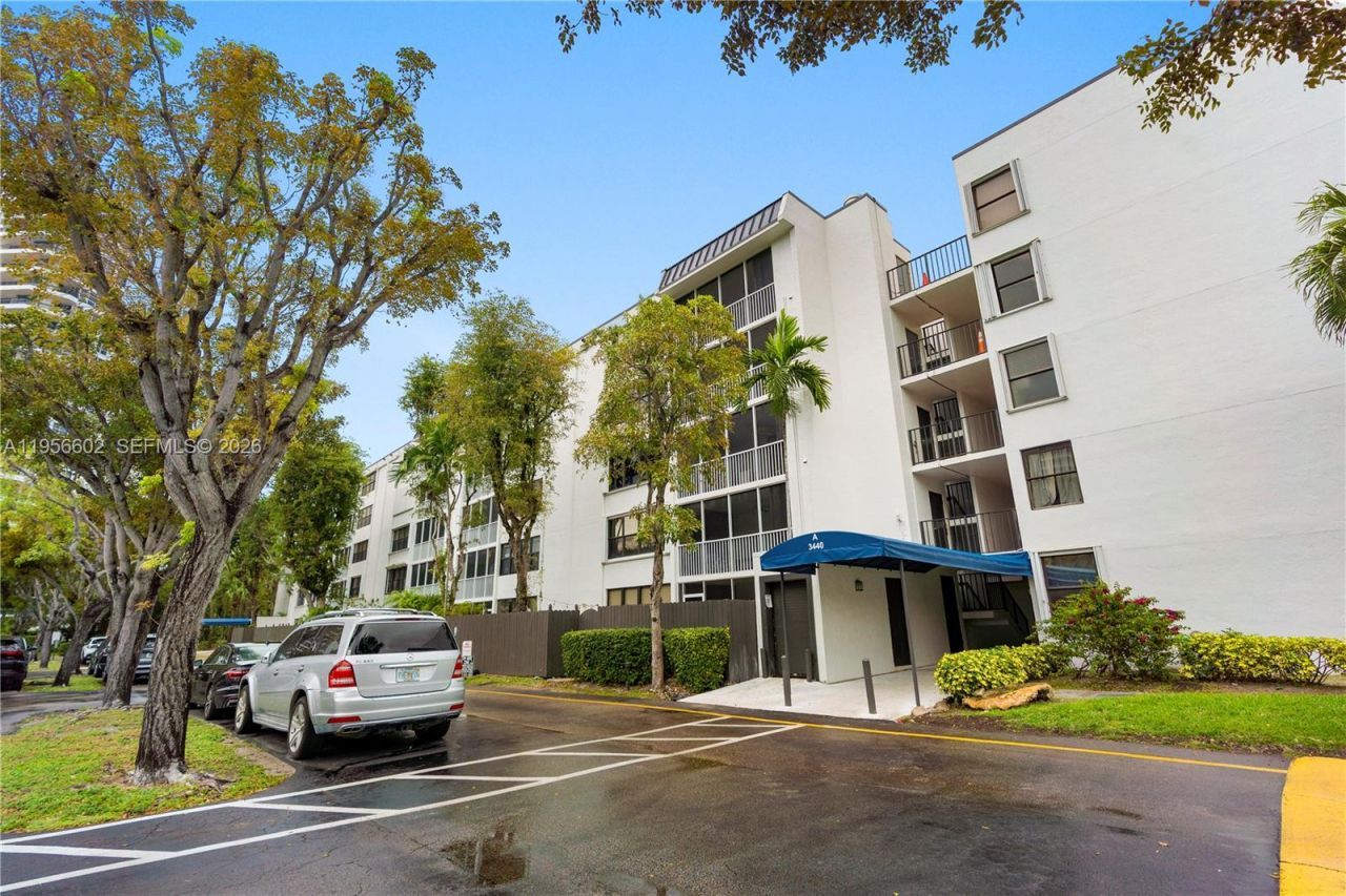 3440 NE 192nd St, Unit 5P-A, Aventura, FL 33180 Photo