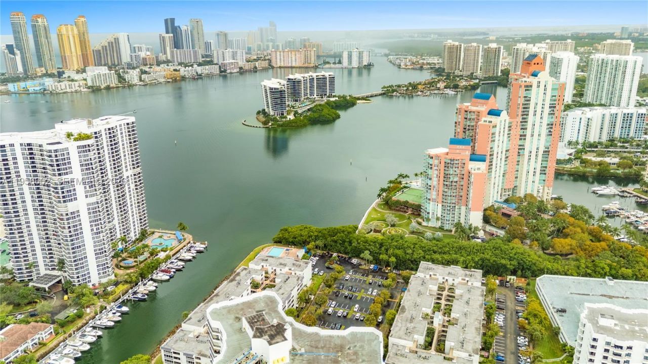 3440 NE 192nd St, Unit 5P-A, Aventura, FL 33180 Photo