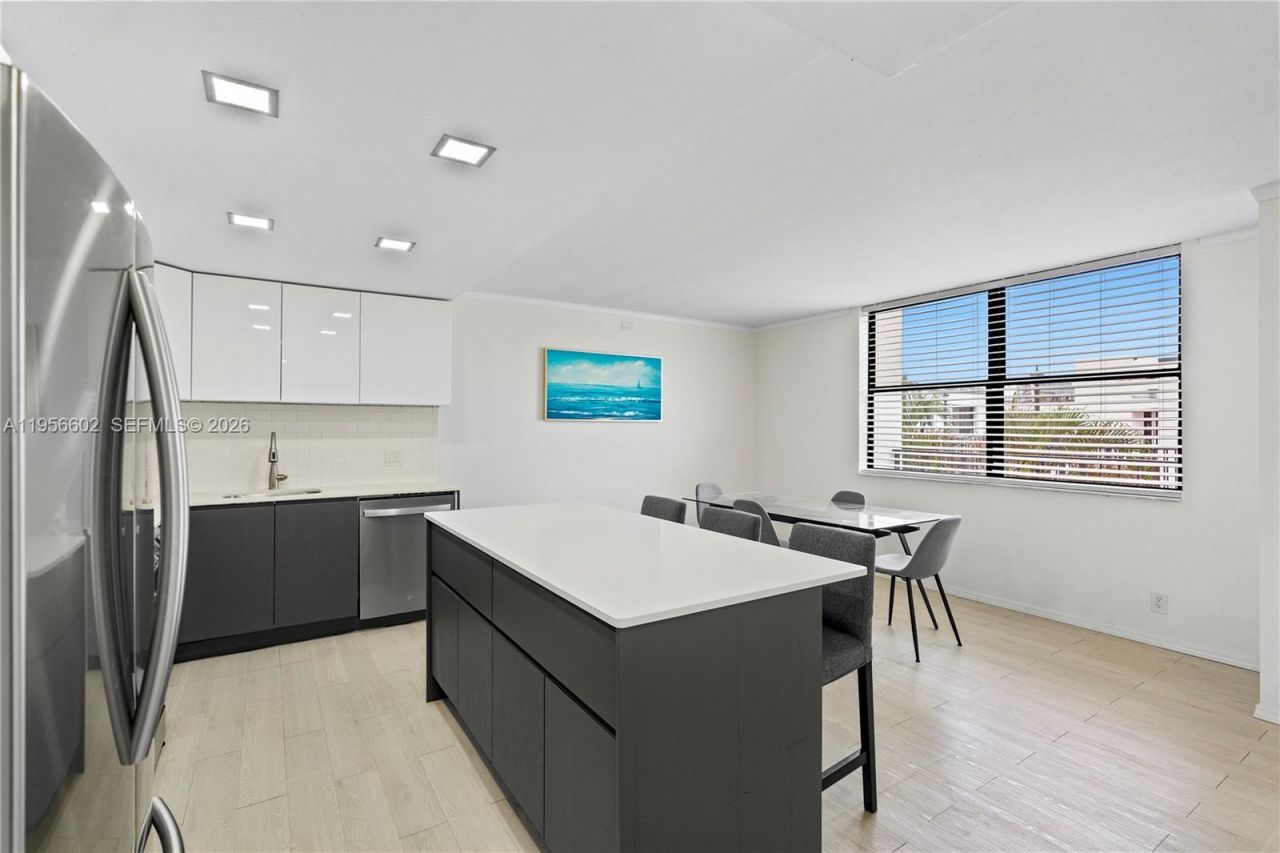 3440 NE 192nd St, Unit 5P-A, Aventura, FL 33180 Photo