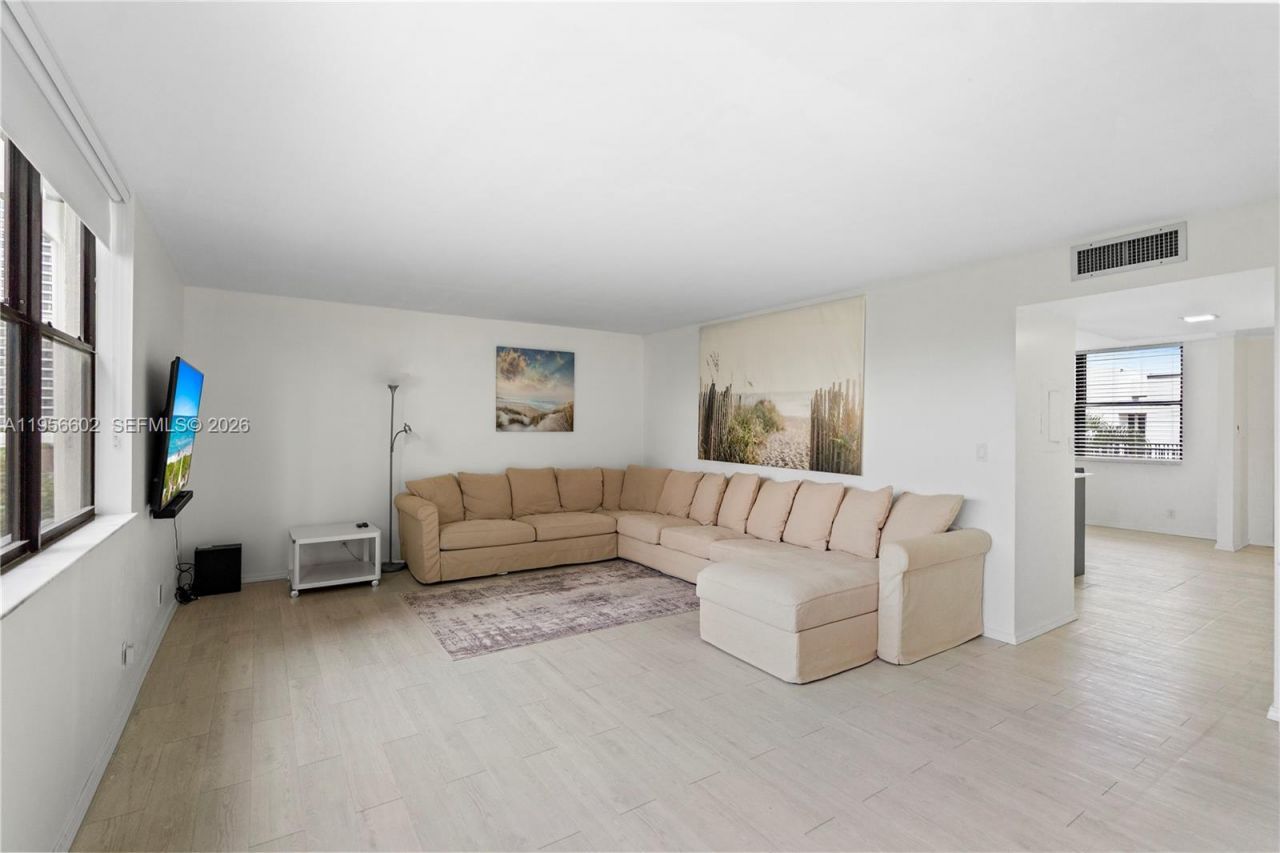 3440 NE 192nd St, Unit 5P-A, Aventura, FL 33180 Photo