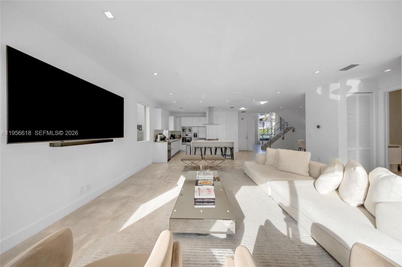 7541 NW 97th Ct, Doral, FL 33178 Photo