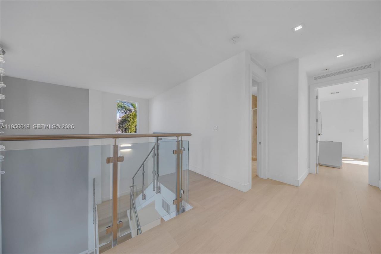 7541 NW 97th Ct, Doral, FL 33178 Photo