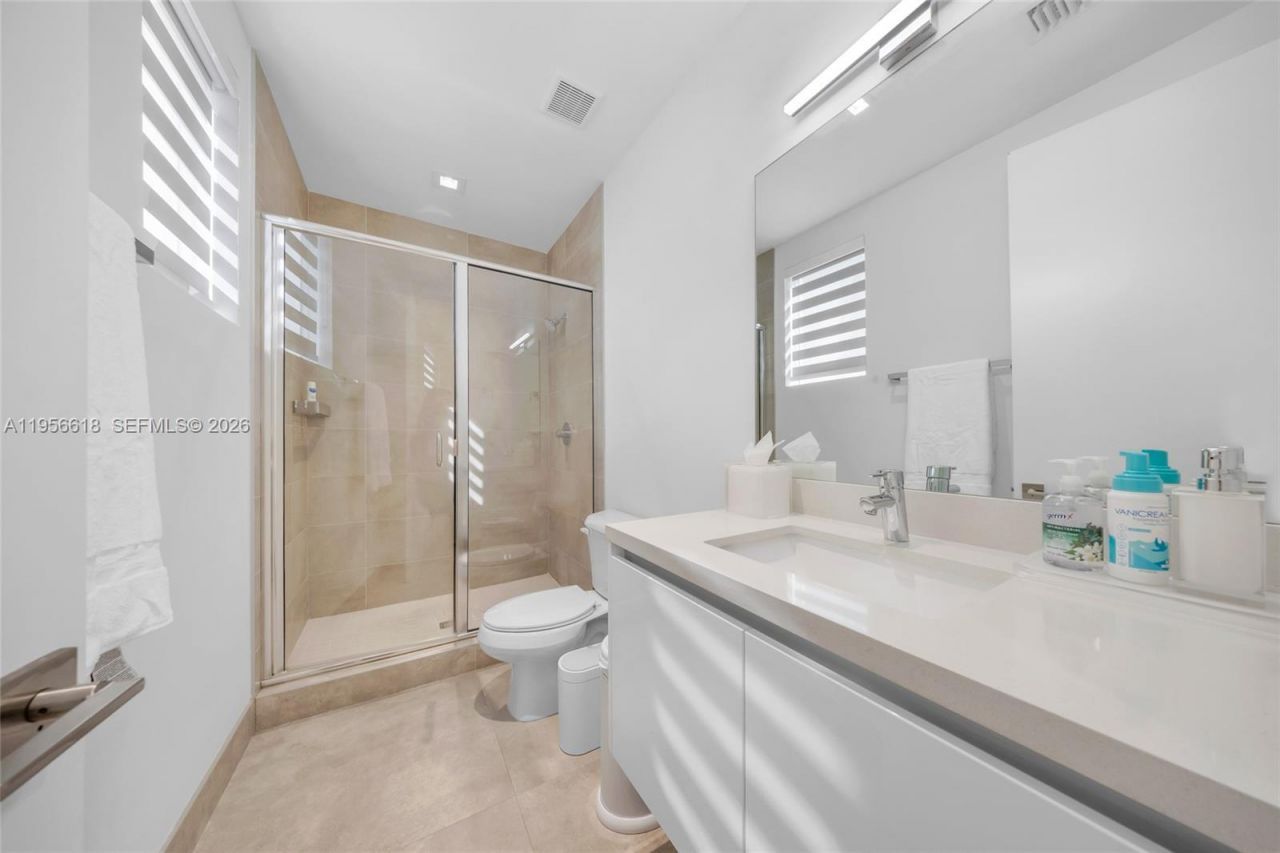 7541 NW 97th Ct, Doral, FL 33178 Photo