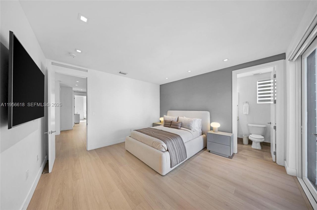 7541 NW 97th Ct, Doral, FL 33178 Photo