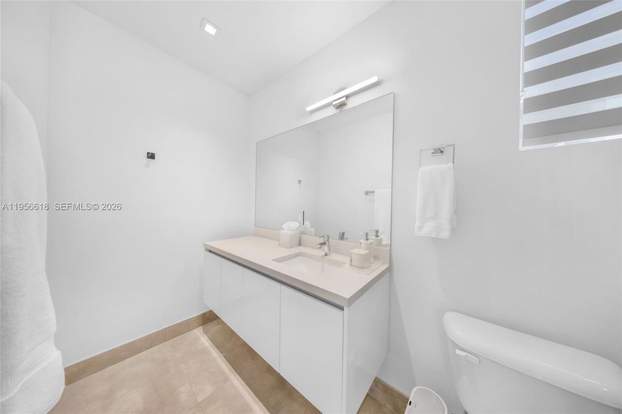 7541 NW 97th Ct, Doral, FL 33178 Photo